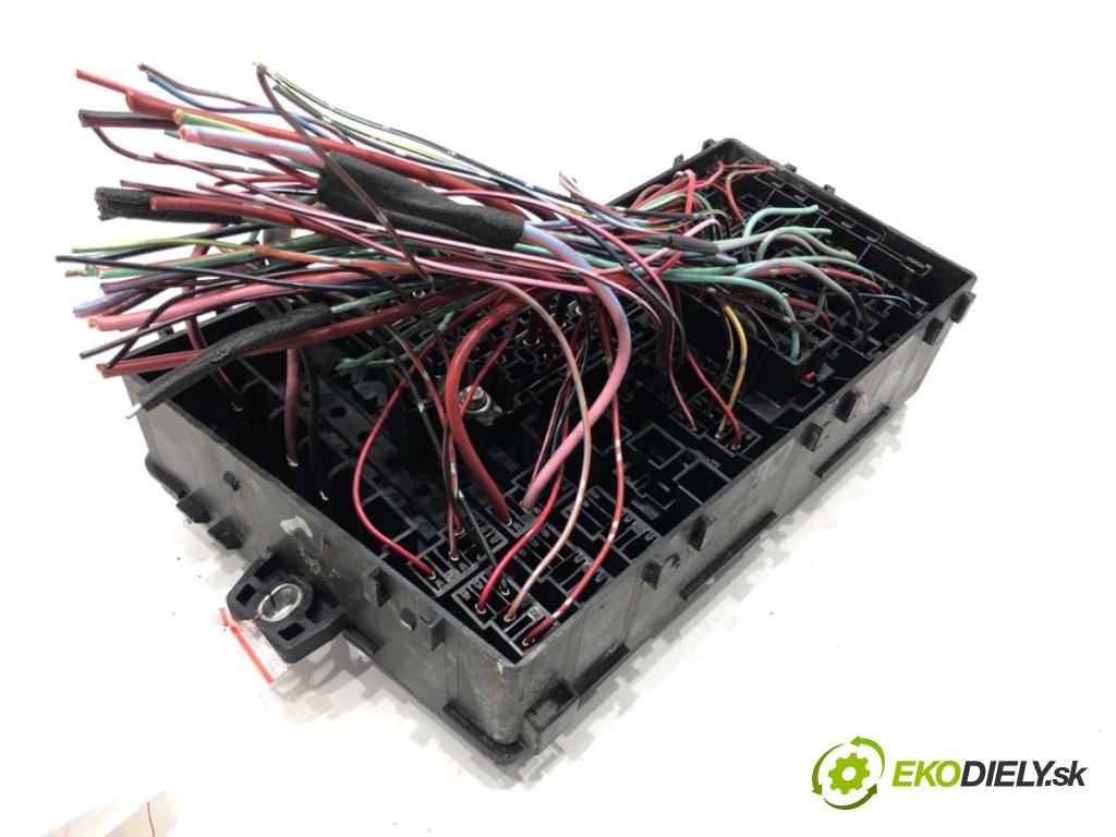 MAZDA 3 BK sedan 2006 77 kW 1.6 (BK12) 1598 skříňka poistková BP4K-66765 (Pojistková skříňka)