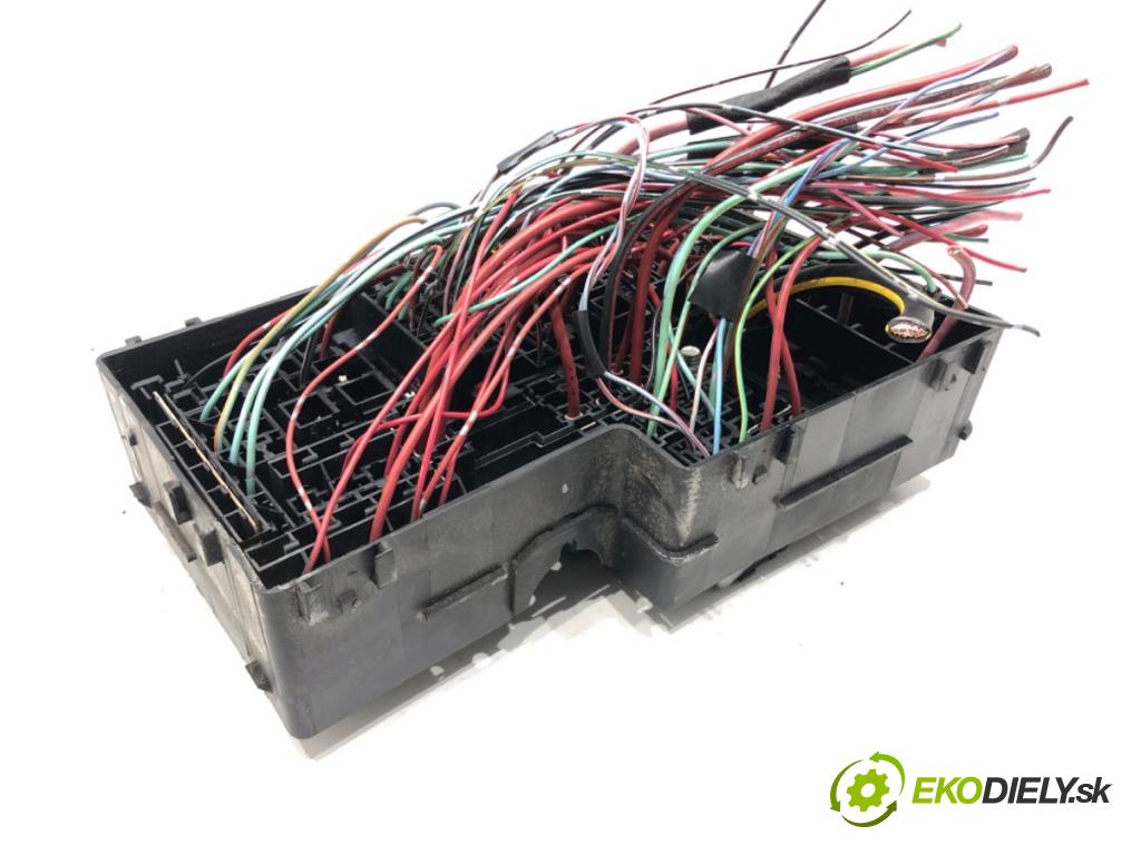 MAZDA 3 BK sedan 2006 77 kW 1.6 (BK12) 1598 skříňka poistková BP4K-66765 (Pojistková skříňka)