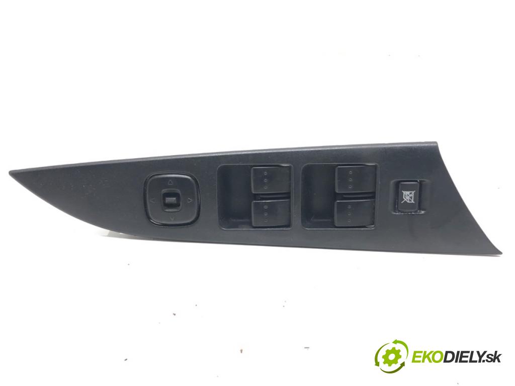 MAZDA 3 BK sedan 2006 77 kW 1.6 (BK12) 1598 Prepínač okien 03123000BP4L66350 (Prepínacie páčky pod volantom)