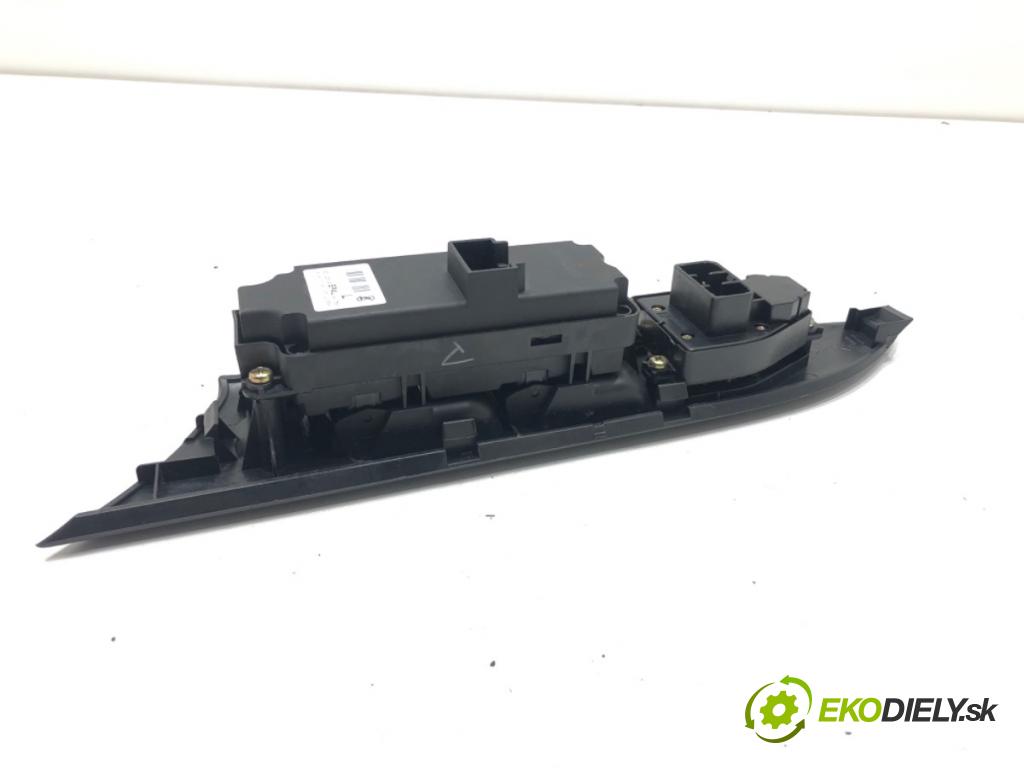 MAZDA 3 BK sedan 2006 77 kW 1.6 (BK12) 1598 Prepínač okien 03123000BP4L66350 (Prepínacie páčky pod volantom)