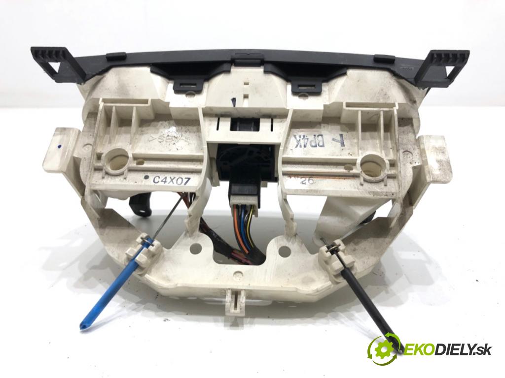 MAZDA 3 BK sedan 2006 77 kW 1.6 (BK12) 1598 Panel ovládania kúrenia  (Prepínacie páčky pod volantom)