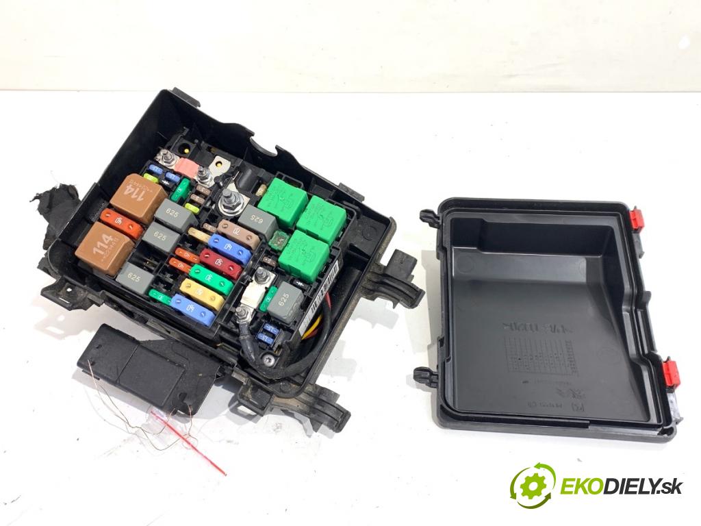 OPEL VIVARO C Autobus 2022 88 kW 1.5 1499 Skrinka poistková 9808959080 (Poistková skrinka)