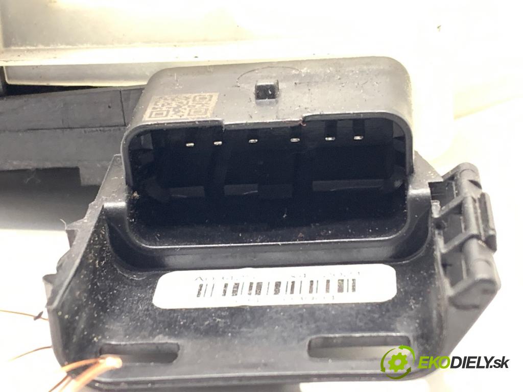 OPEL VIVARO C Autobus 2022 88 kW 1.5 1499 zámok Dvere pravy predný 084140