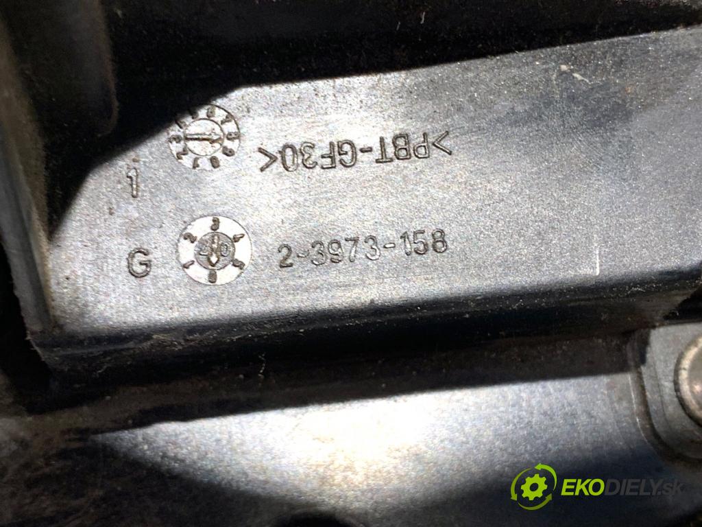 PEUGEOT 307 liftback 2005 80 kW 1.6 16V 1587 zámok Dvere ľavy predný