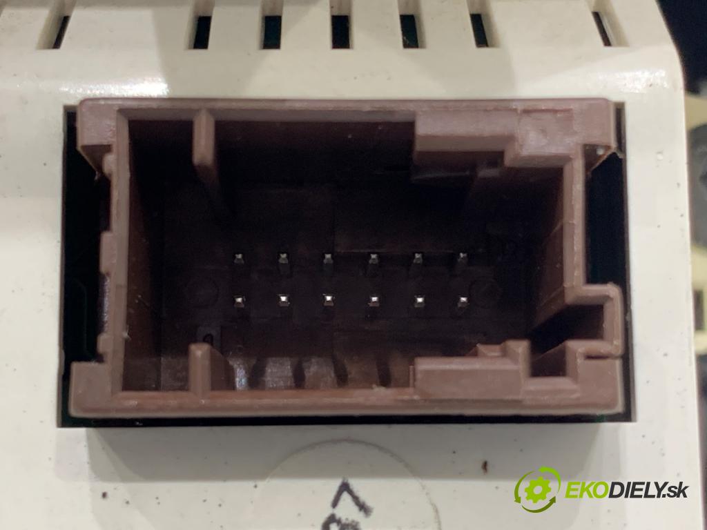 PEUGEOT 307 liftback 2005 80 kW 1.6 16V 1587 Dislpej 9657882980 (Prístrojová doska)