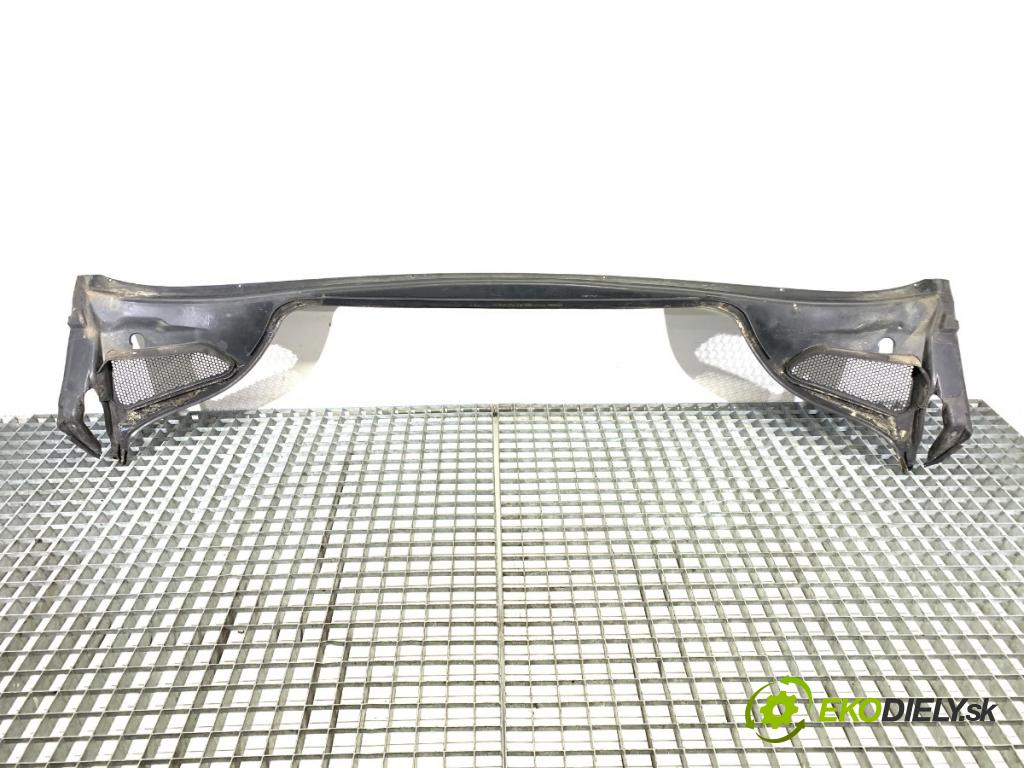 PEUGEOT 307 liftback 2005 80 kW 1.6 16V 1587 torpédo plast pod čelní okno 9657173977 (Plast pod čelním sklem)