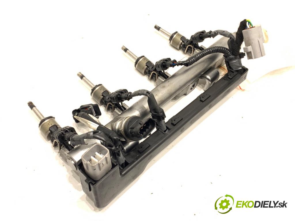 SUZUKI SX4 liftback 2021 95 kW 1.4 Hybrid (Mild Hybrid) (AKK 414) 1373 Lišta vstrekovacia 0261500754 (Vstrekovacia lišta)