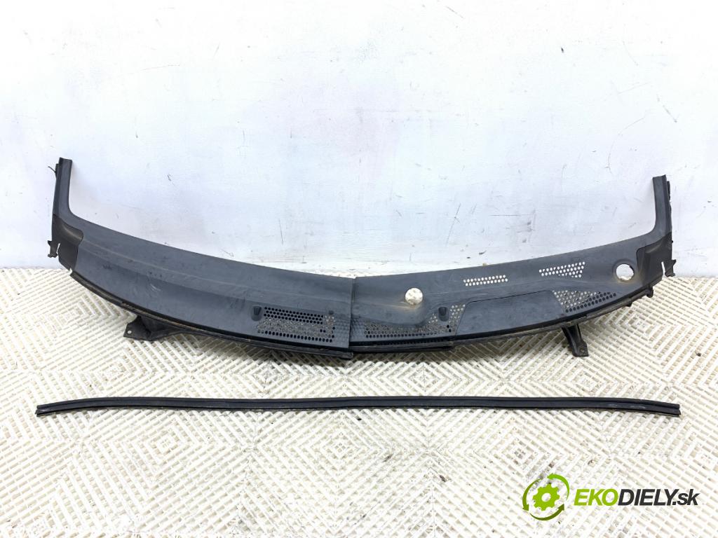 HONDA JAZZ II liftback 2002 61 kW 1.3 iDSi (GD1) 1339 torpédo plast pod čelní okno  (Plast pod čelním sklem)