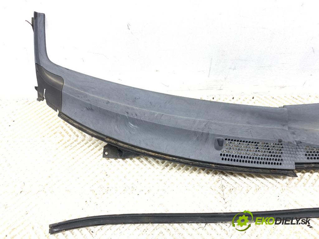 HONDA JAZZ II liftback 2002 61 kW 1.3 iDSi (GD1) 1339 torpédo plast pod čelní okno  (Plast pod čelním sklem)