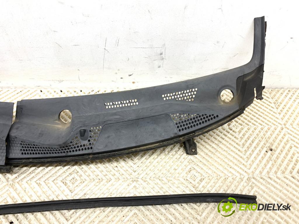 HONDA JAZZ II liftback 2002 61 kW 1.3 iDSi (GD1) 1339 torpédo plast pod čelní okno  (Plast pod čelním sklem)