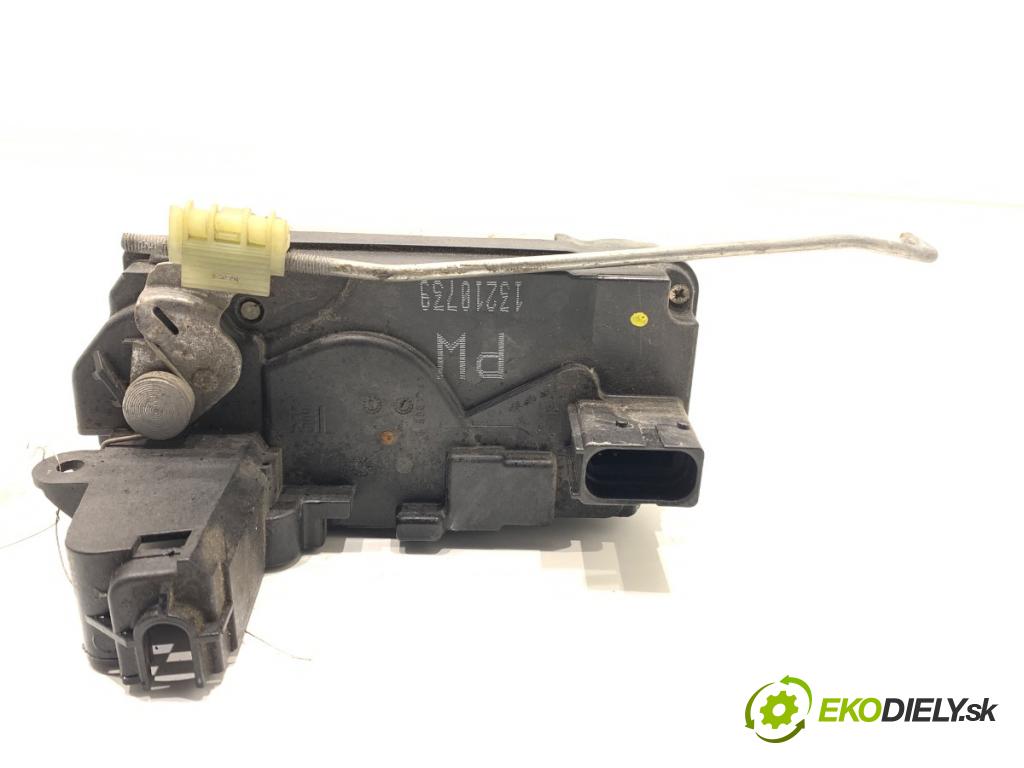 OPEL ZAFIRA B nadwozie wielkoprzestrzenne (MPV) 2006 88 kW 1.9 CDTI (M75) 1910 zámok Dvere pravy zad 13210739