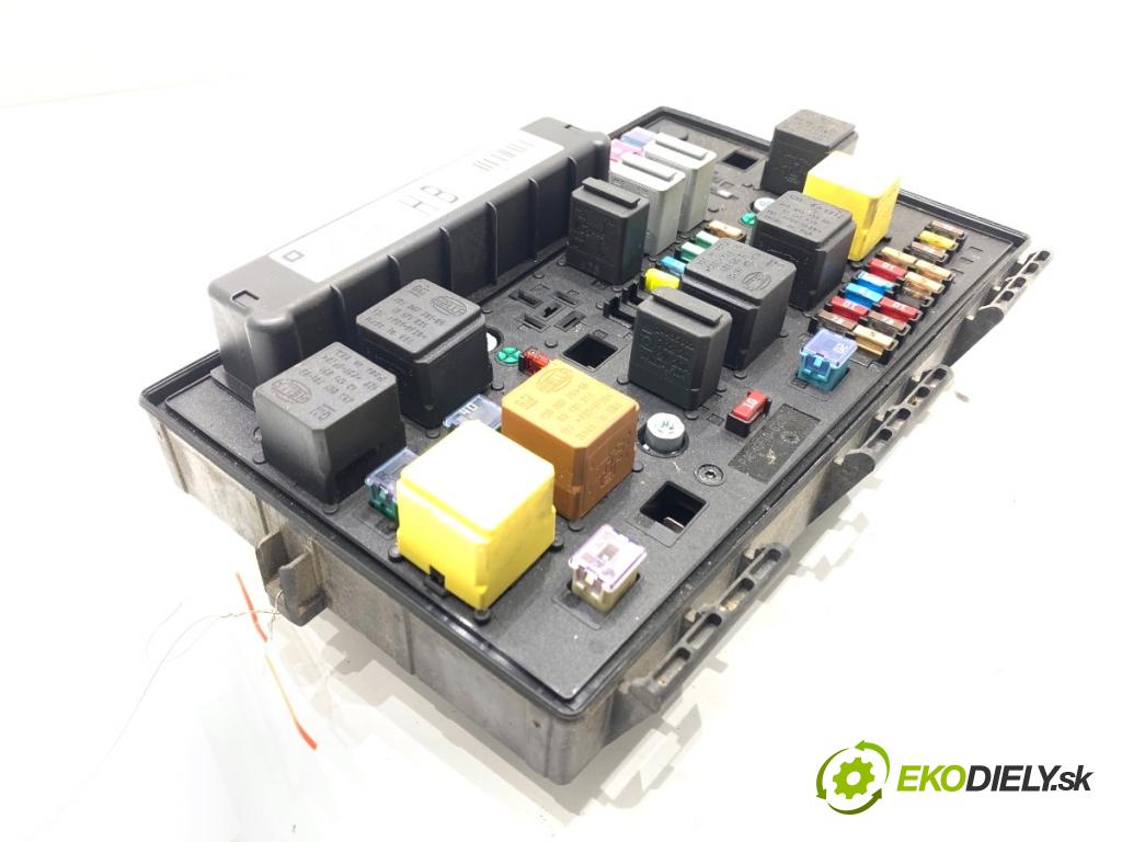 OPEL ZAFIRA B nadwozie wielkoprzestrzenne (MPV) 2006 88 kW 1.9 CDTI (M75) 1910 Skrinka poistková 13206754 (Poistková skrinka)