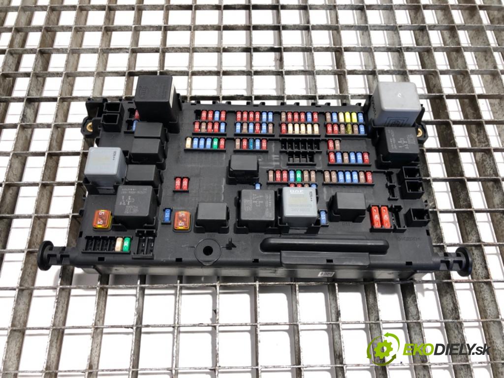 DAF XF Ciągnik siodłowy 2016 340 kW FT 460 340 kW [462 KM] olej napędowy 2012 - 2022 12900 Skrinka poistková 1925270 (Poistková skrinka)