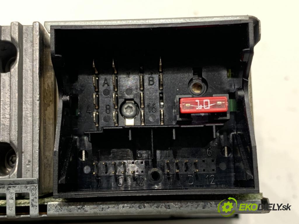 CITROEN C5 II liftback 2006 80 kW 1.6 HDi (RC8HZB) 1560 RADIO  (Audio zariadenie)