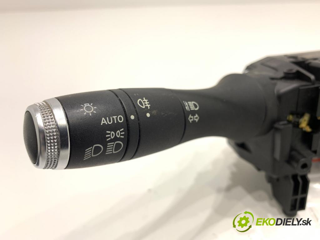 RENAULT CLIO V liftback 2020 74 kW 1.0 TCe 100 (B7MT) 999 Prepínač kombinovaný 255675601R (Prepínacie páčky pod volantom)