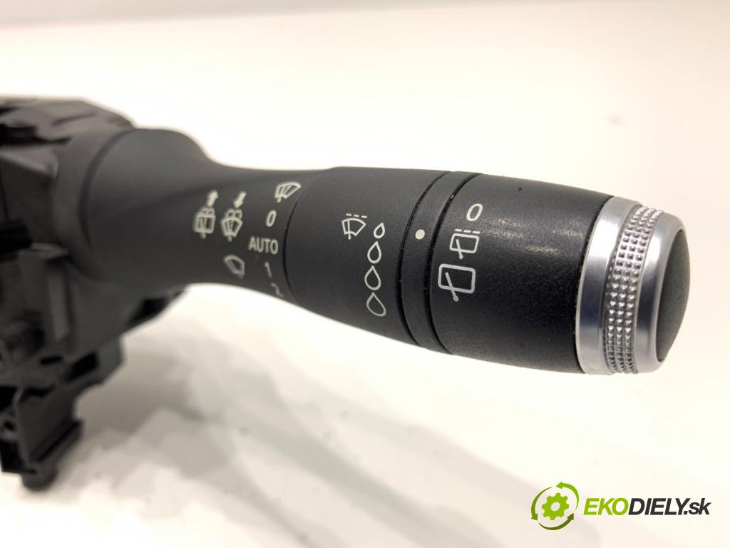 RENAULT CLIO V liftback 2020 74 kW 1.0 TCe 100 (B7MT) 999 Prepínač kombinovaný 255675601R (Prepínacie páčky pod volantom)