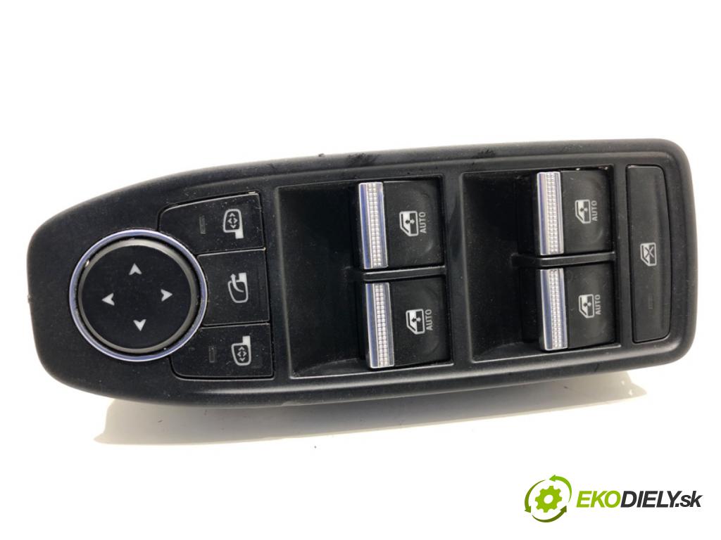 RENAULT CLIO V liftback 2020 74 kW 1.0 TCe 100 (B7MT) 999 Prepínač okien 254015831R (Prepínacie páčky pod volantom)