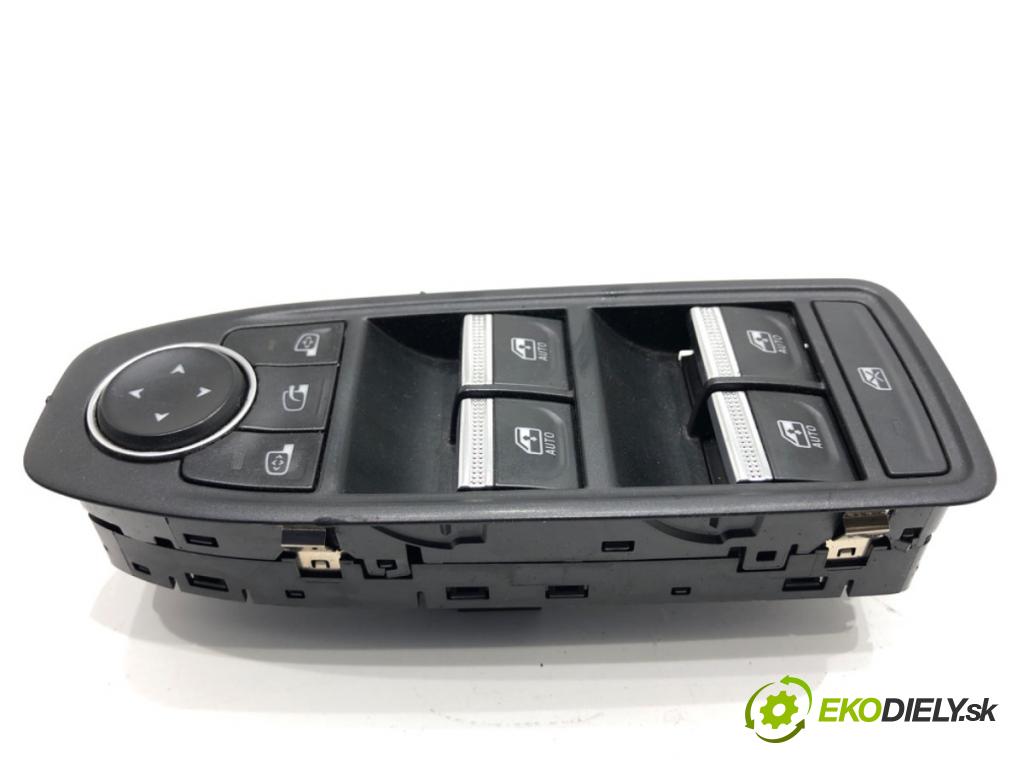 RENAULT CLIO V liftback 2020 74 kW 1.0 TCe 100 (B7MT) 999 Prepínač okien 254015831R (Prepínacie páčky pod volantom)