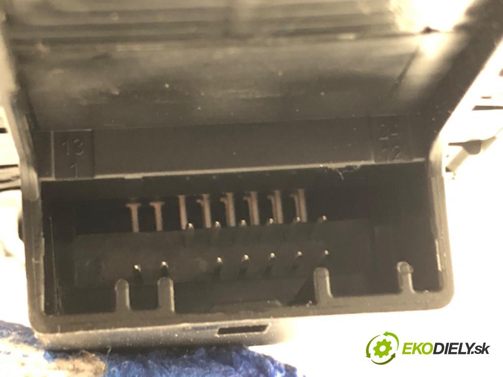 RENAULT CLIO V liftback 2020 74 kW 1.0 TCe 100 (B7MT) 999 Prepínač okien 254015831R (Prepínacie páčky pod volantom)