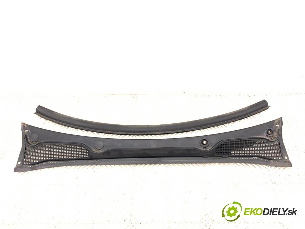 RENAULT CLIO V liftback 2020 74 kW 1.0 TCe 100 (B7MT) 999 torpédo plast pod čelní okno 668115911R (Plast pod čelním sklem)