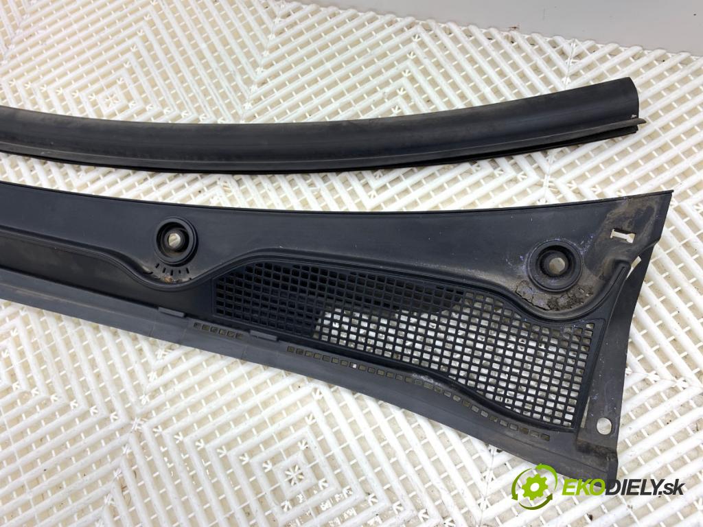 RENAULT CLIO V liftback 2020 74 kW 1.0 TCe 100 (B7MT) 999 torpédo plast pod čelní okno 668115911R (Plast pod čelním sklem)