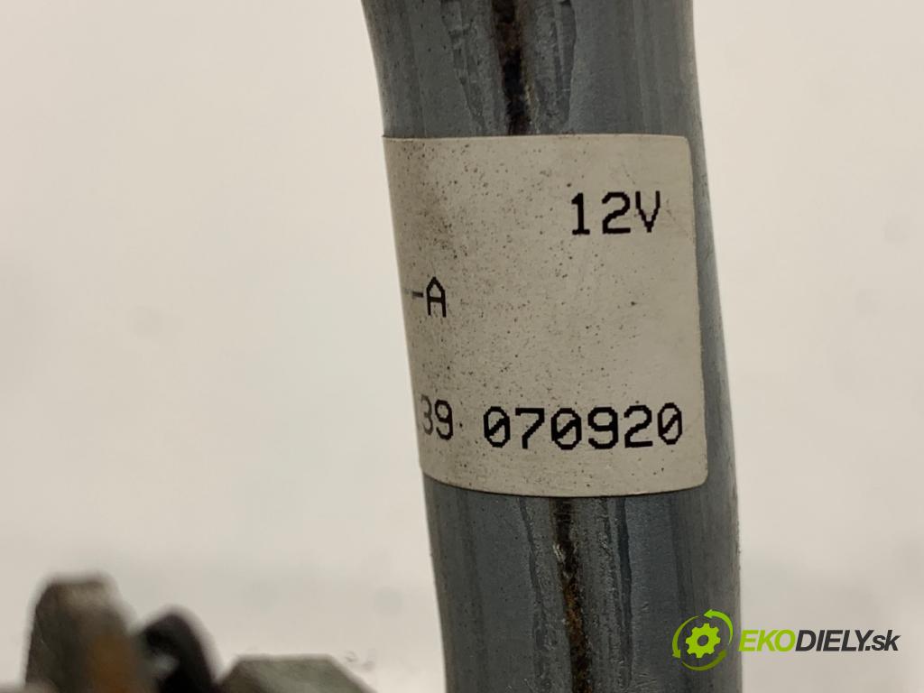 RENAULT CLIO V liftback 2020 74 kW 1.0 TCe 100 (B7MT) 999 Mechanizmus stieračov predný 288008294R (Motorček stieračov predný)