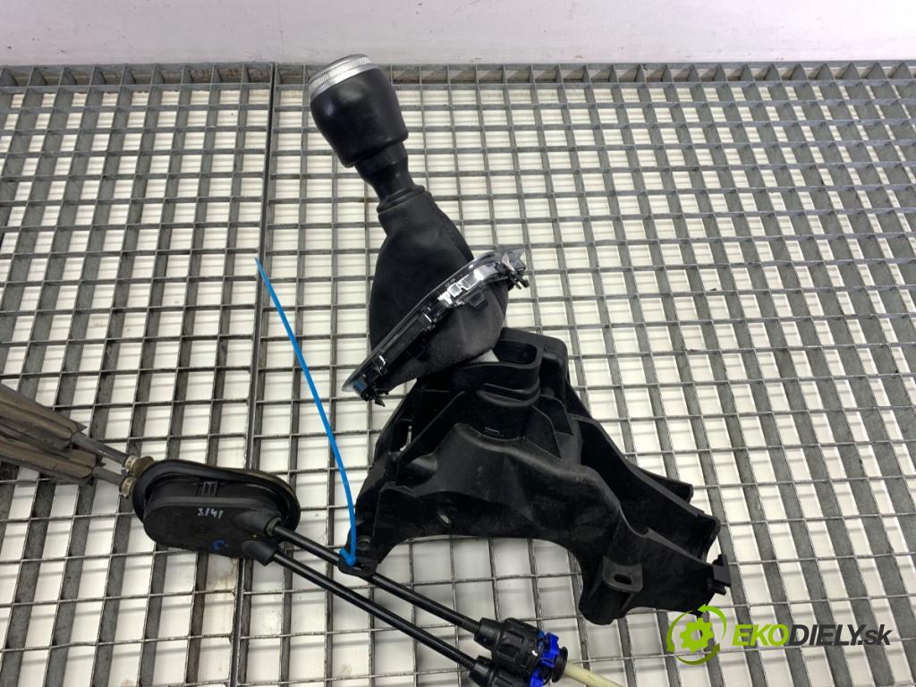 RENAULT CLIO V liftback 2020 74 kW 1.0 TCe 100 (B7MT) 999 Kulisa 349010138R (Rýchlostná páka (kulisa))