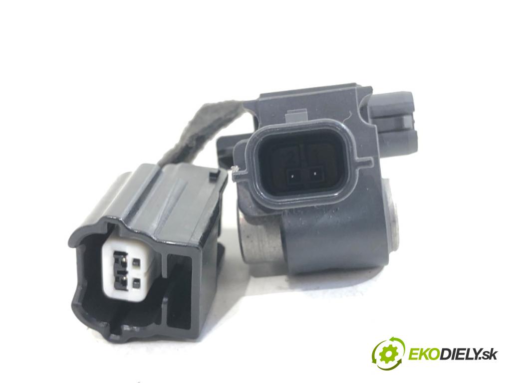 RENAULT CLIO V liftback 2020 74 kW 1.0 TCe 100 (B7MT) 999 Snímač nárazu 988305FL0A (Snímač nárazu)