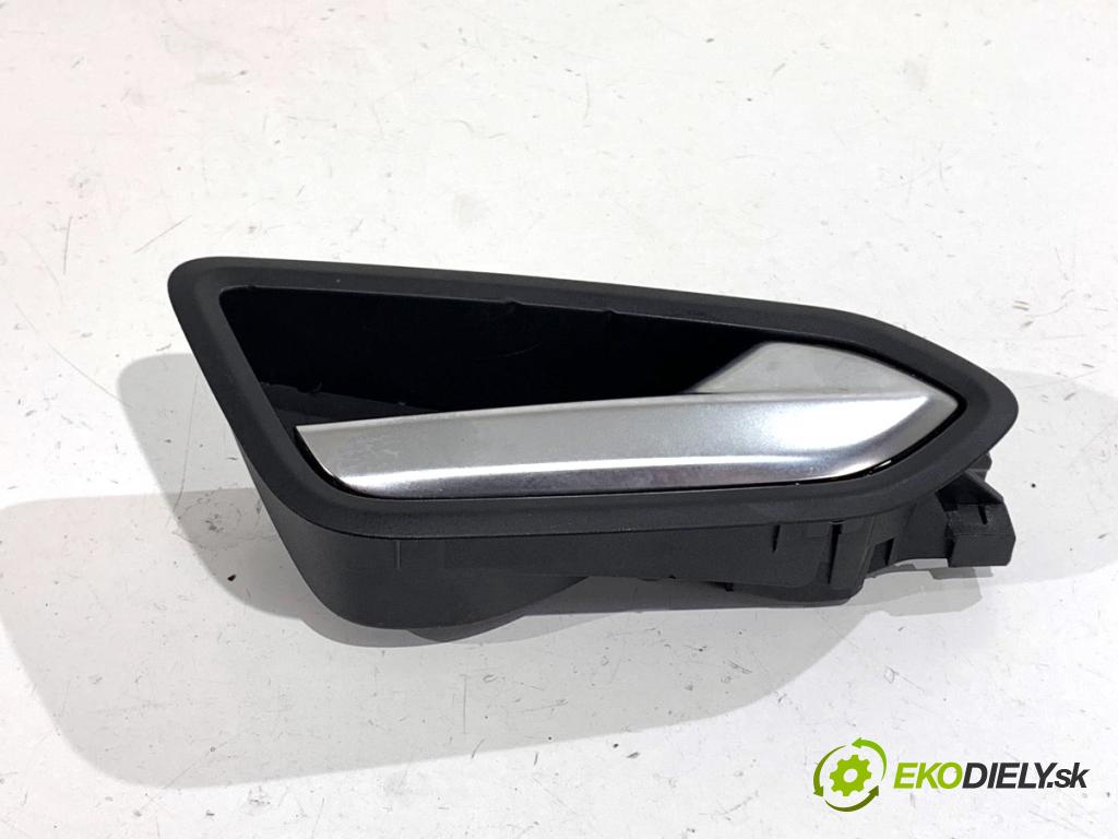 RENAULT CLIO V liftback 2020 74 kW 1.0 TCe 100 (B7MT) 999 Kľučka vnútorná pravy zad 826721378R