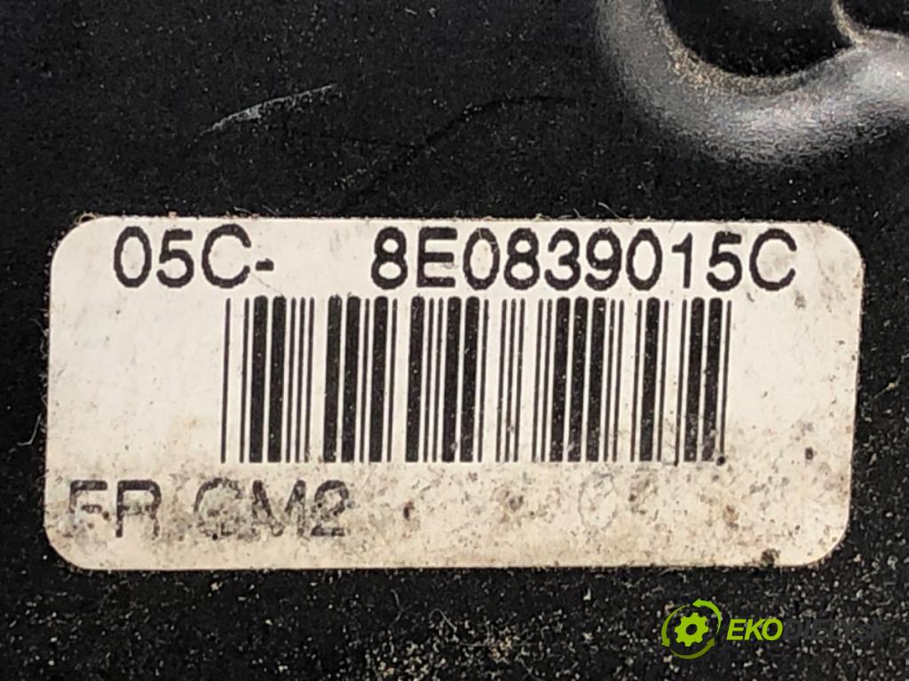 AUDI A4 B6 sedan 2004 96 kW 1.9 TDI 1896 zámok Dvere ľavy zad 8E0839015C
