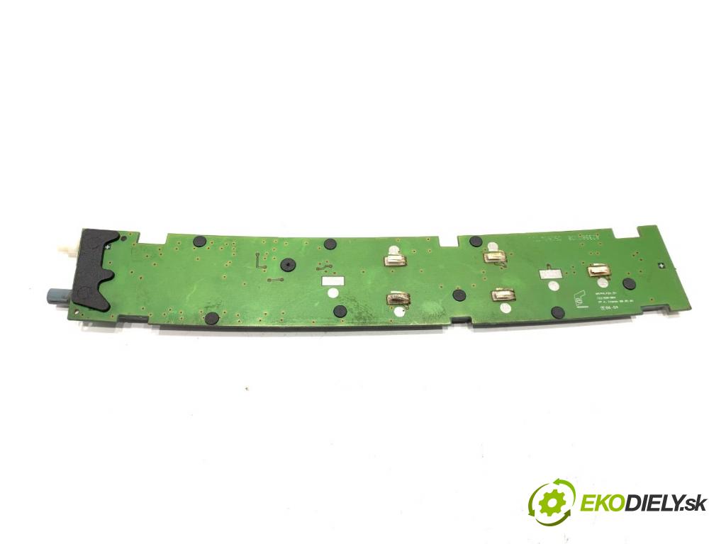 AUDI A4 B6 sedan 2004 96 kW 1.9 TDI 1896 Zosilňovač Antenní: 8E5035225A (Zosilňovač)