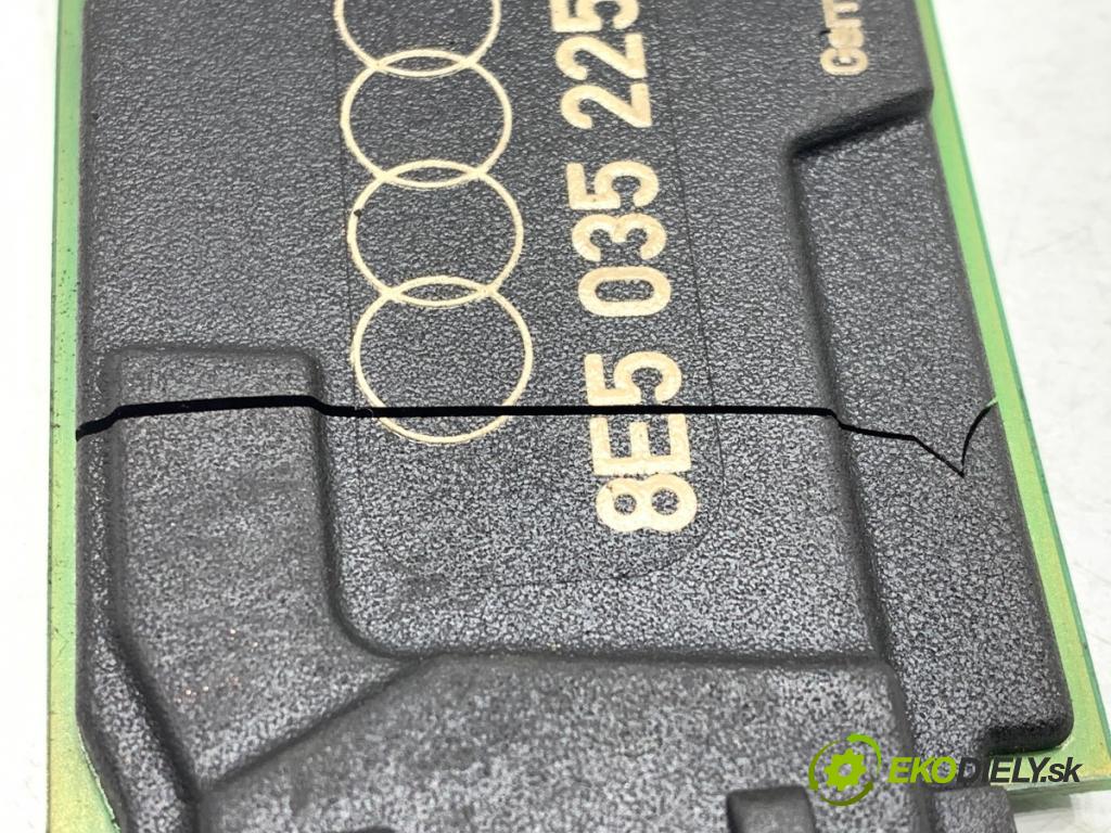 AUDI A4 B6 sedan 2004 96 kW 1.9 TDI 1896 Zosilňovač Antenní: 8E5035225A (Zosilňovač)