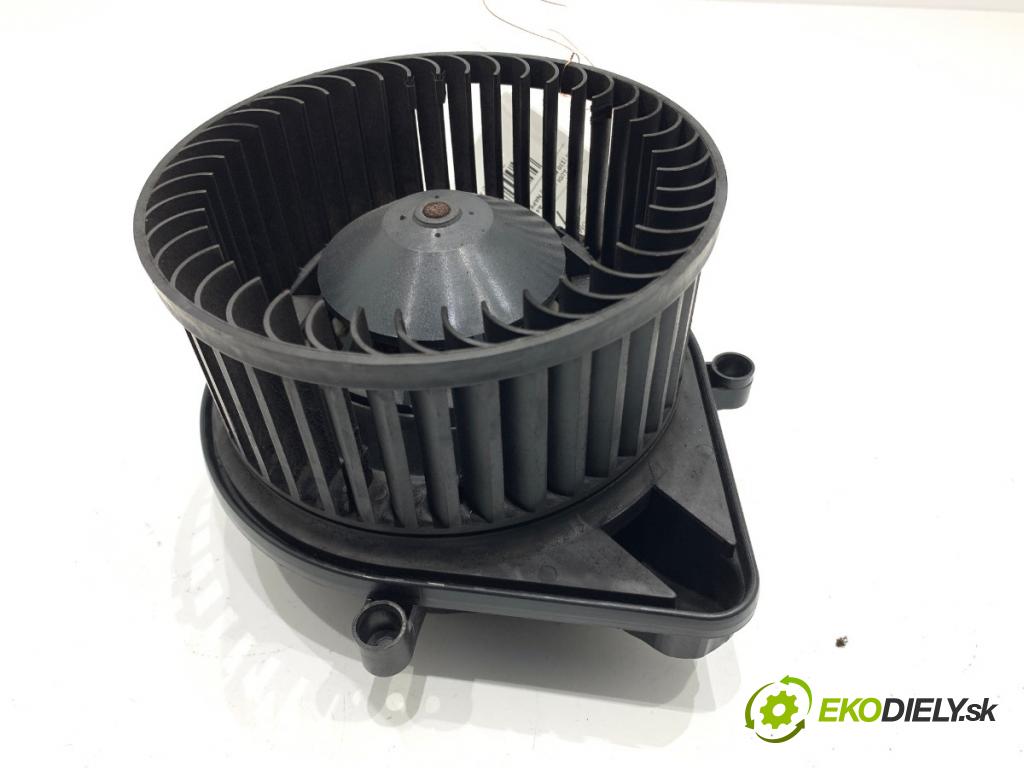 AUDI A4 B6 sedan 2004 96 kW 1.9 TDI 1896 ventilátor kúrenia 8E1820021E
