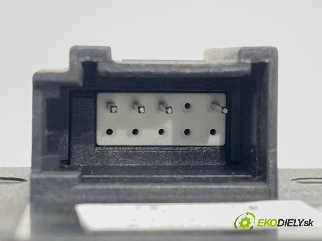 AUDI A4 B6 sedan 2004 96 kW 1.9 TDI 1896 Prepínač okien 8Z0959851G (Prepínacie páčky pod volantom)