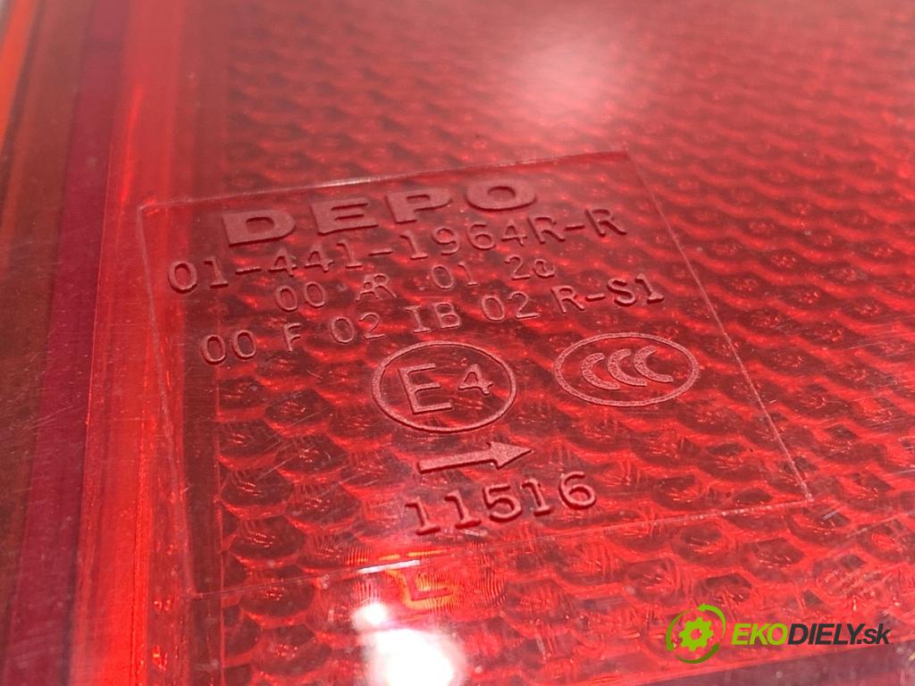 AUDI A4 B6 sedan 2004 96 kW 1.9 TDI 1896 Svetlo pravy zad