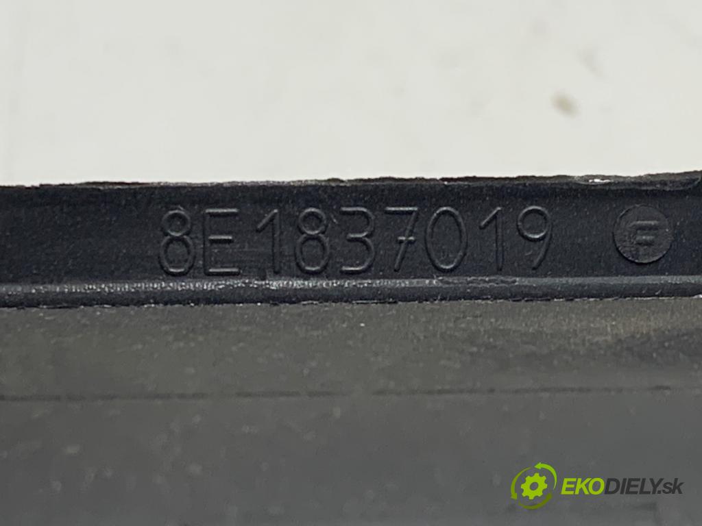 AUDI A4 B6 sedan 2004 96 kW 1.9 TDI 1896 Kľučka vnútorná ľavy predný 8E1837019F