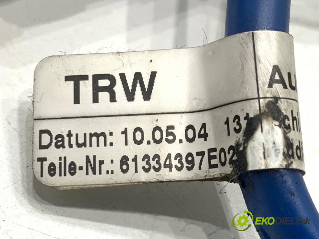 AUDI A4 B6 sedan 2004 96 kW 1.9 TDI 1896 Káblovačka silentbloku airbag 8E0971589AA