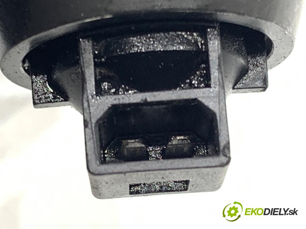 AUDI A4 B6 sedan 2004 96 kW 1.9 TDI 1896 vstříkovač 038130073BA (Vstřikovač paliva)