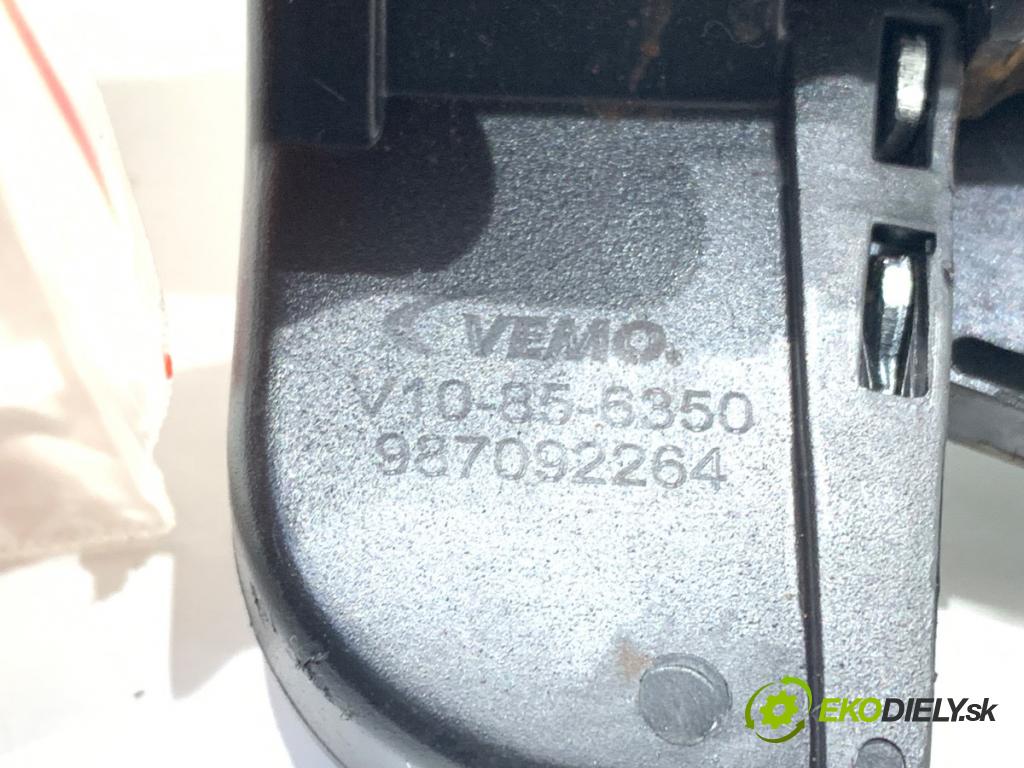 VW GOLF V liftback 2007 77 kW 1.9 TDI 1896 zámok dverí zad