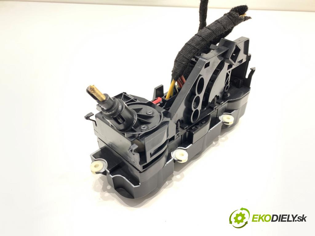 VW GOLF V liftback 2007 77 kW 1.9 TDI 1896 Panel ovládania kúrenia  (Prepínacie páčky pod volantom)