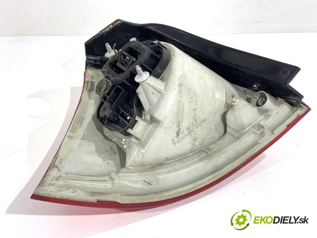 VW GOLF V liftback 2007 77 kW 1.9 TDI 1896 Svetlo pravy zad 1K6945096N