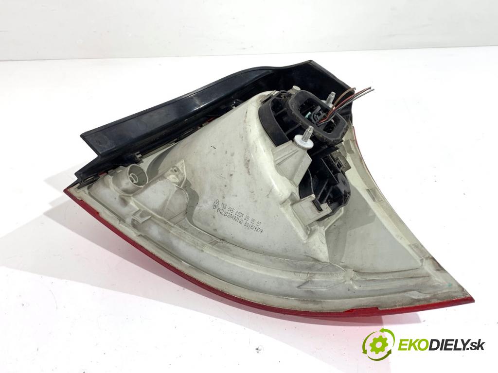 VW GOLF V liftback 2007 77 kW 1.9 TDI 1896 Svetlo ľavy zad 1K6945095N