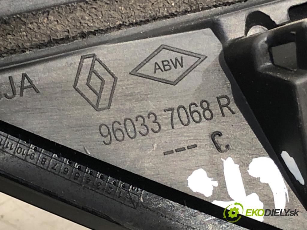 RENAULT CLIO V liftback 2020 74 kW 1.0 TCe 100 (B7MT) 999 Lišta Násada dverí kufra ľavá strana 960337068R