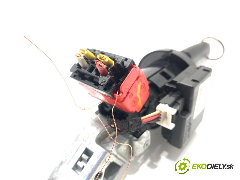 DACIA DUSTER SUV 2013 92 kW 1.2 TCe 125 1197 spinačka 285916556R (Spínacia skrinka)