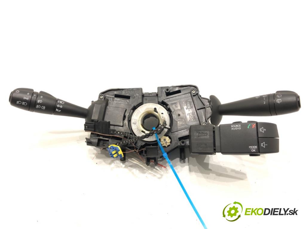 DACIA DUSTER SUV 2013 92 kW 1.2 TCe 125 1197 Prepínač kombinovaný 681726046R (Prepínacie páčky pod volantom)