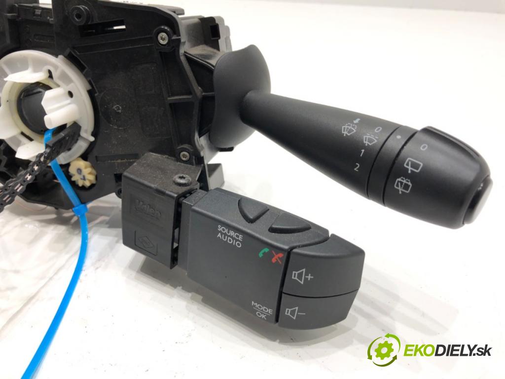 DACIA DUSTER SUV 2013 92 kW 1.2 TCe 125 1197 Prepínač kombinovaný 681726046R (Prepínacie páčky pod volantom)