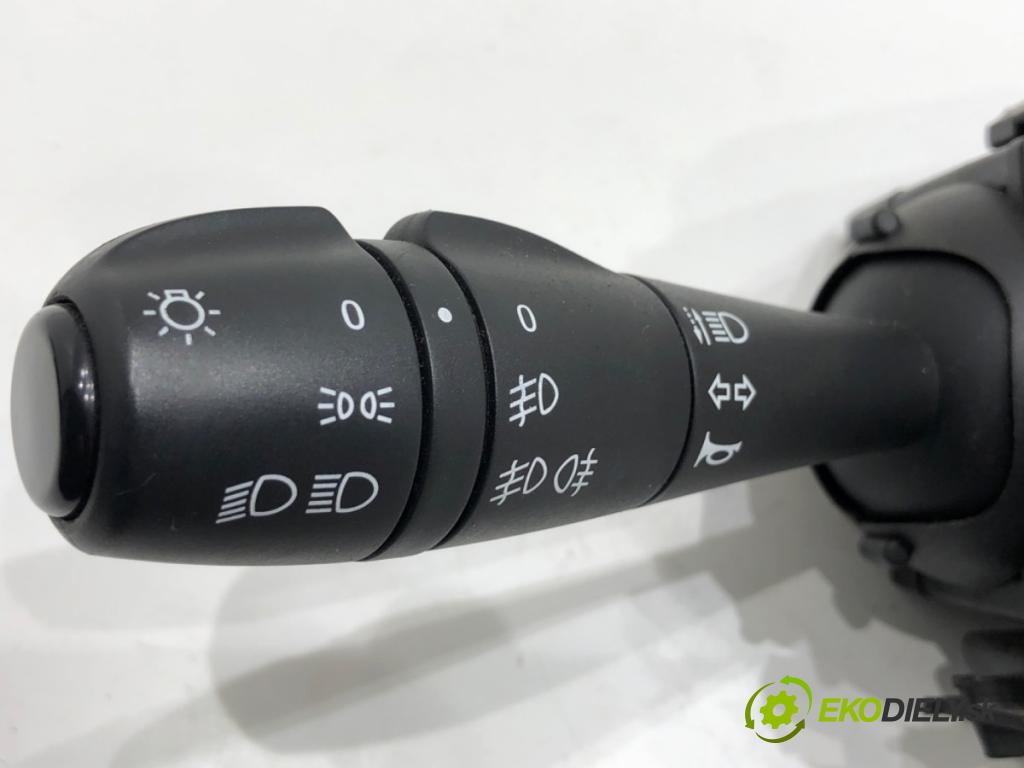 DACIA DUSTER SUV 2013 92 kW 1.2 TCe 125 1197 Prepínač kombinovaný 681726046R (Prepínacie páčky pod volantom)