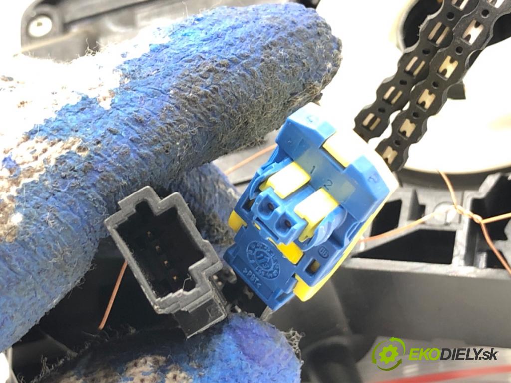 DACIA DUSTER SUV 2013 92 kW 1.2 TCe 125 1197 Prepínač kombinovaný 681726046R (Prepínacie páčky pod volantom)