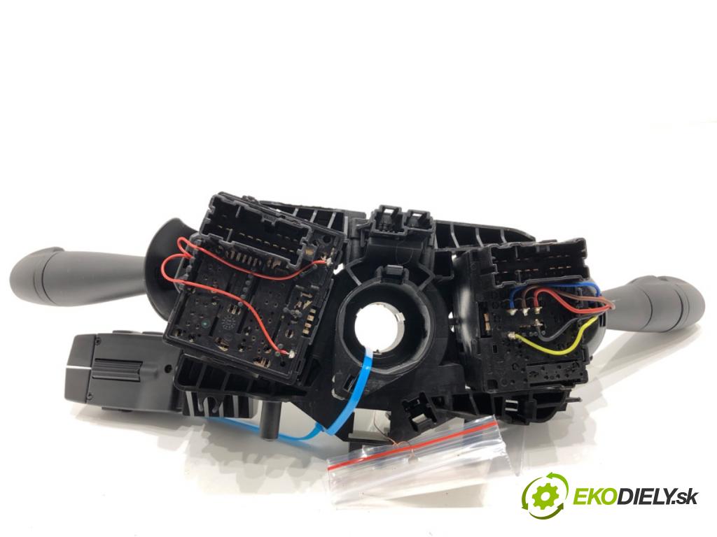 DACIA DUSTER SUV 2013 92 kW 1.2 TCe 125 1197 Prepínač kombinovaný 681726046R (Prepínacie páčky pod volantom)