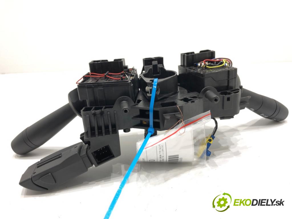 DACIA DUSTER SUV 2013 92 kW 1.2 TCe 125 1197 Prepínač kombinovaný 681726046R (Prepínacie páčky pod volantom)